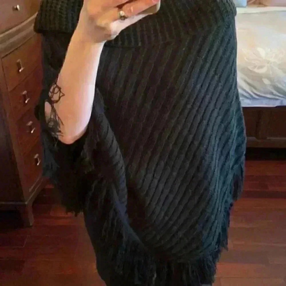 Vintage Poncho Cable Knit Fringe Trim  Black Turtleneck Small Medium - Picture 9 of 16